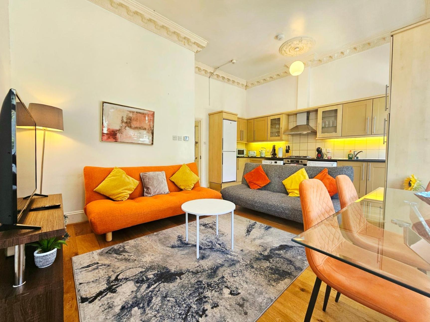 Apartment Charming With Private Balcony, On 1st Floor, With 2 Bathrooms, 3 Min Walk To Earl's Court Station