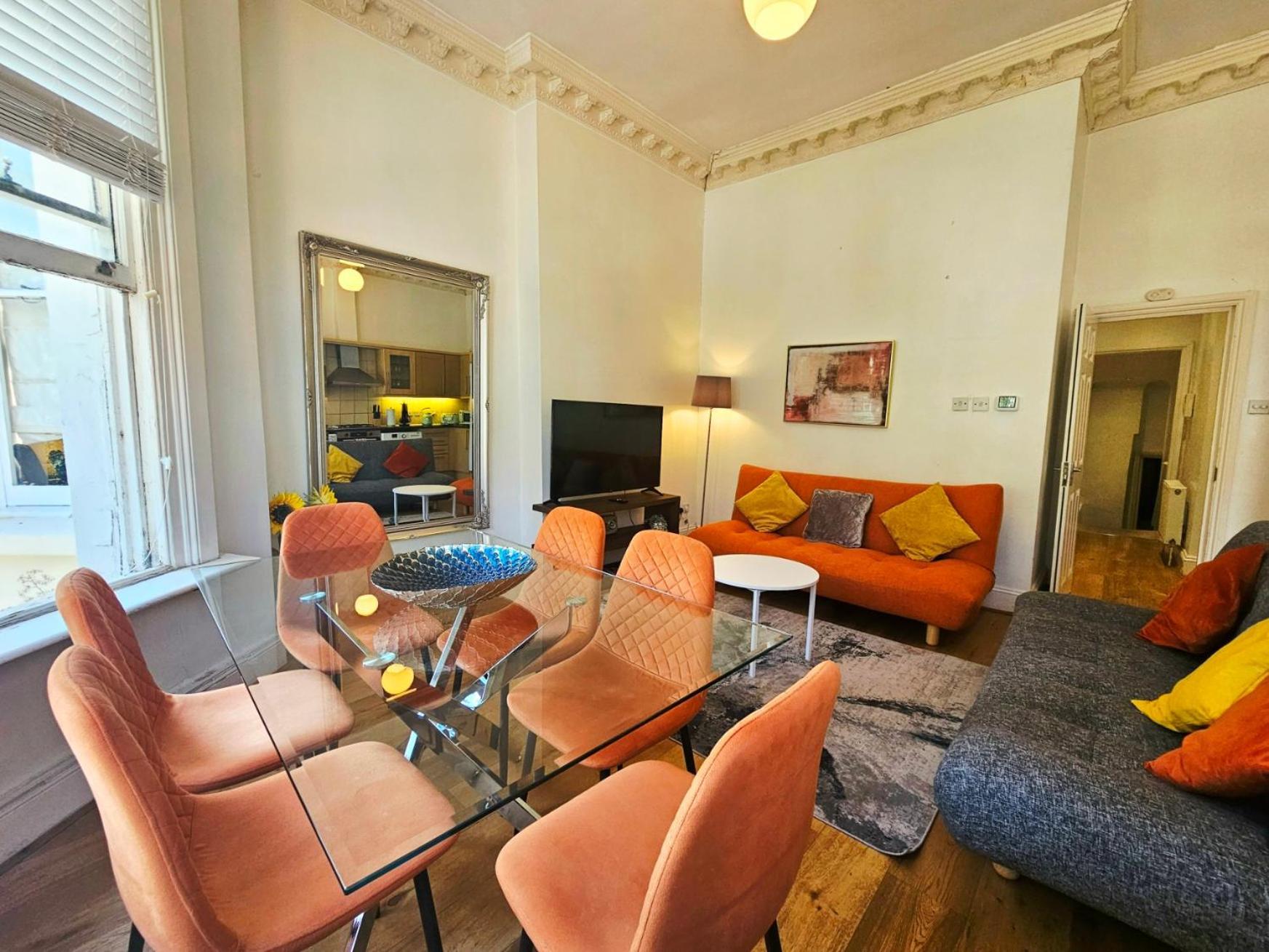 Apartment Charming With Private Balcony, On 1st Floor, With 2 Bathrooms, 3 Min Walk To Earl's Court Station *